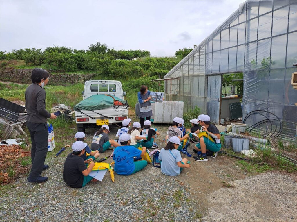 小学3年生の可愛い子達がぶどう園を訪れてくれました