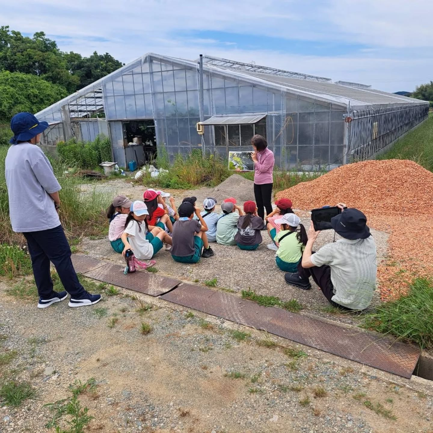 R8.6.11 晴れ 今日は近くの小学校3年生が体験学習に...